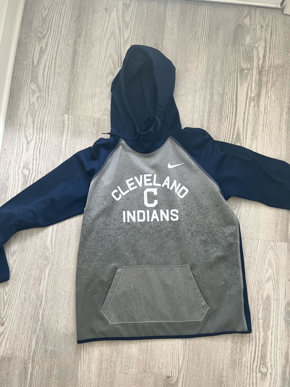 Women’s Cleveland Indians Nike Sweatshirt